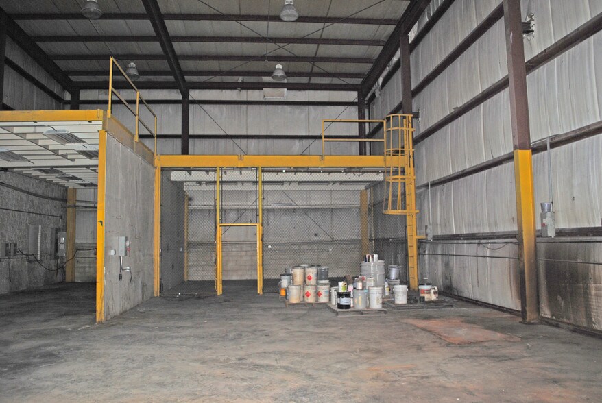 More Photos Of 223-227 S Main St, Wagoner Warehouse For Sale