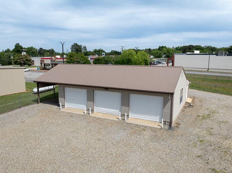 More Photos Of 471 Osborne St, Keysville Warehouse For Sale