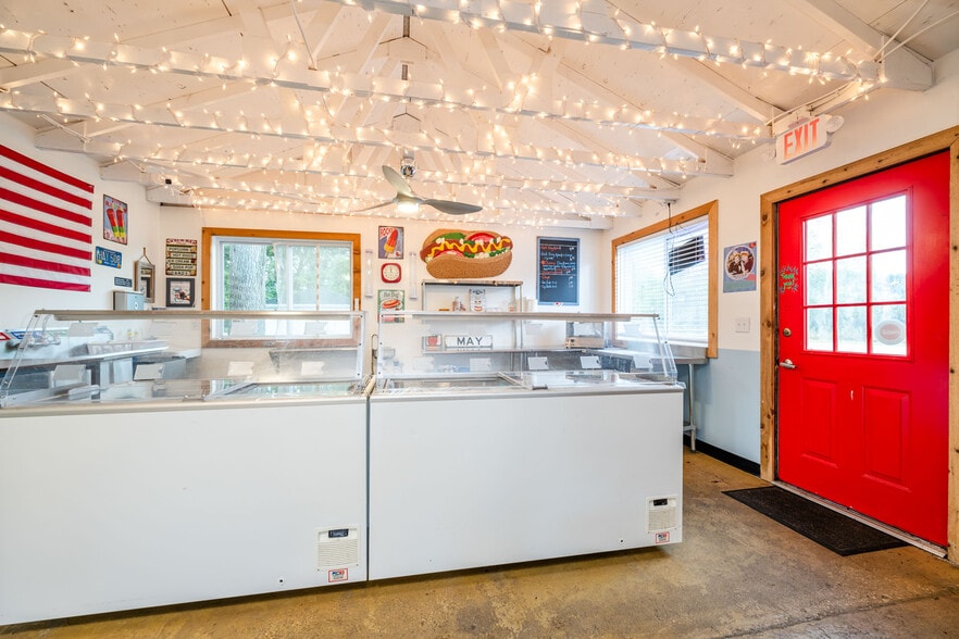 More Photos Of 50463 M-152, Dowagiac General Retail For Sale