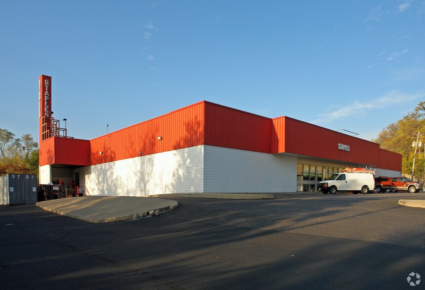 More Photos Of 1400 Reading Rd, Cincinnati Freestanding For Sale