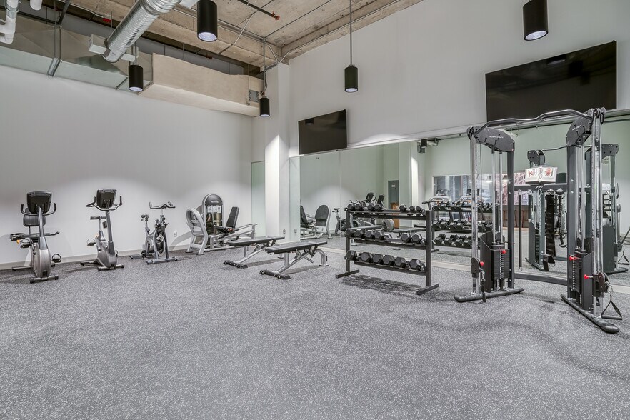 More Photos Of 233 Kennedy St, Winnipeg Apartments For Lease