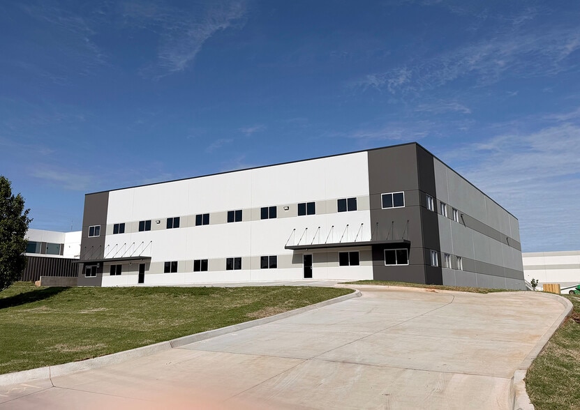 Primary Photo Of 6940 Santa Fe Ave, Oklahoma City Service For Lease