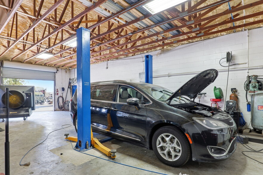 More Photos Of 645 Old Dixie Hwy, Sebastian Warehouse For Sale