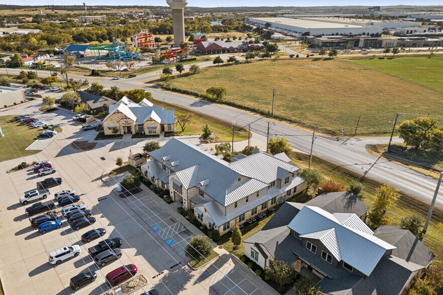 More Photos Of 361 W Byron Nelson Blvd, Roanoke Office For Lease