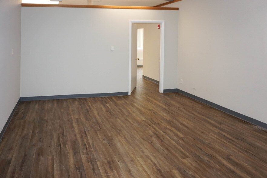 More Photos Of 1126 Old Route 66, Saint Robert Office For Sale