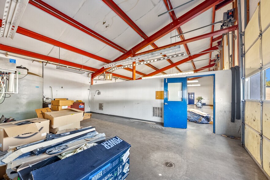 More Photos Of 3976 Crater Lake Ave, Medford Auto Dealership For Lease