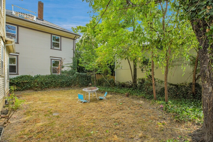 More Photos Of 1626 SE Alder St, Portland Apartments For Sale