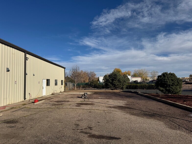 More Photos Of 5655 Parachute Cir, Colorado Springs Warehouse For Lease