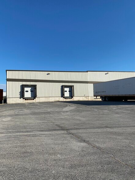 More Photos Of 2925 Wismann Ln, Quincy Service For Lease