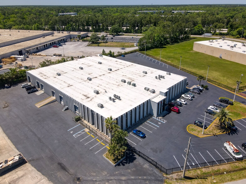 More Photos Of 8282 Western Way Cir, Jacksonville Warehouse For Lease