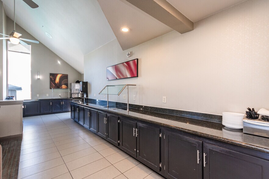 More Photos Of 1530 Howe Ave, Sacramento Hotel For Sale