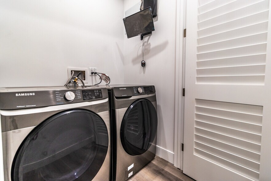 More Photos Of 2150-2154 S West View St, Los Angeles Apartments For Sale