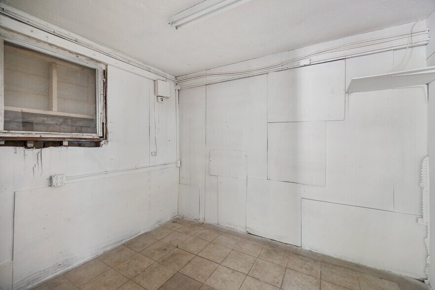 More Photos Of 1117 Collingsworth St, Houston Freestanding For Lease