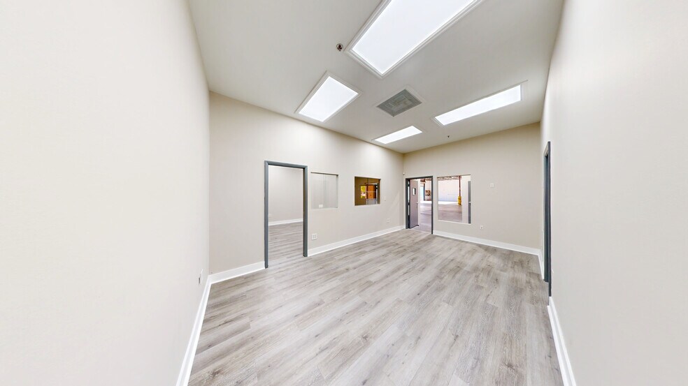 More Photos Of 8007-8115 NW 74th Ave, Miami Warehouse For Lease