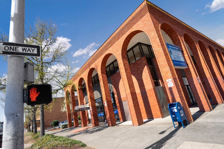 More Photos Of 333 High St NE, Salem Office For Lease