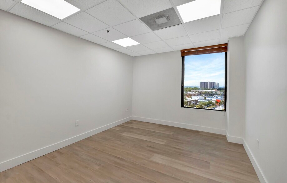 More Photos Of 12550 Biscayne Blvd, North Miami Medical For Lease