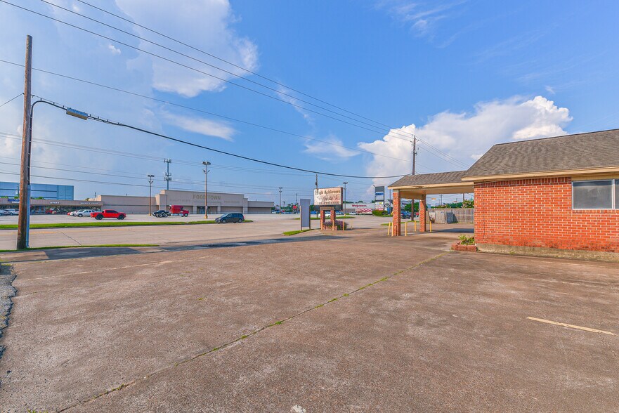 More Photos Of 9608 Spencer Hwy, La Porte Daycare Center For Sale