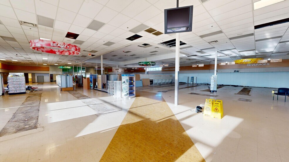 More Photos Of 14941 South Ave, Columbiana General Retail For Sale