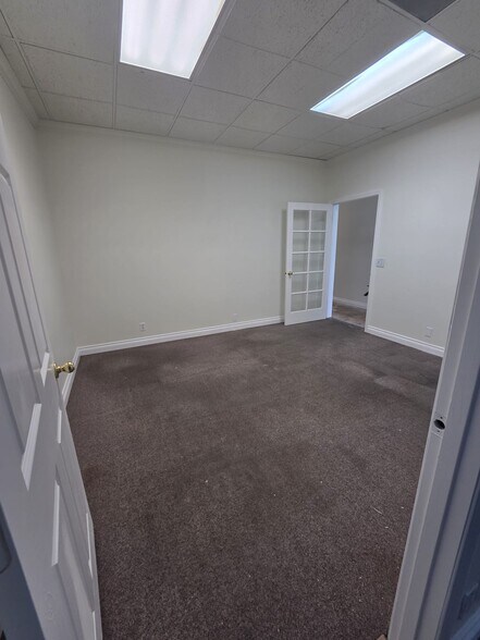 More Photos Of 44143-44147 20th St W, Lancaster Medical For Sale