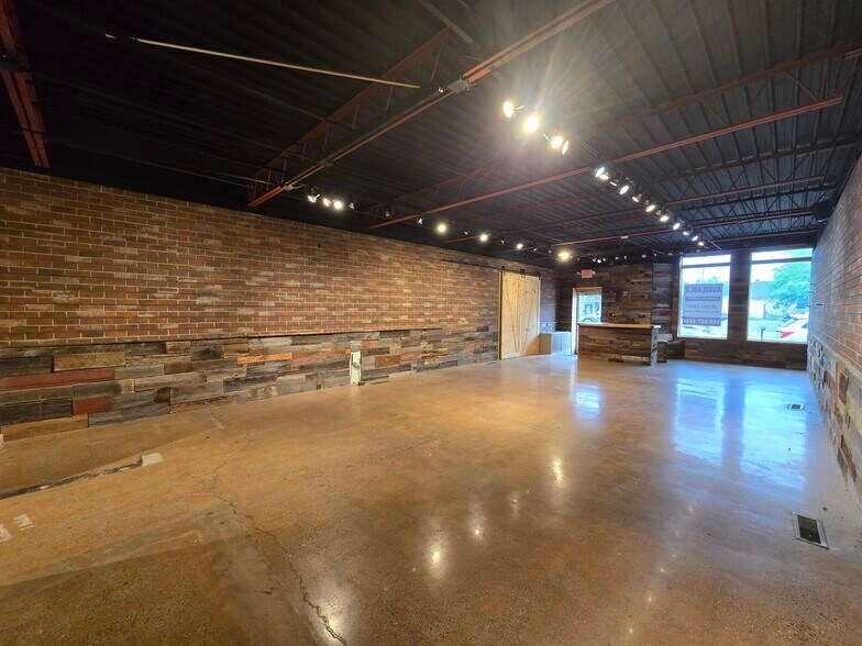 More Photos Of 2758 Coolidge Hwy, Berkley Storefront For Sale