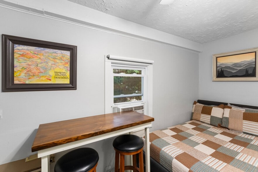 More Photos Of 33 Vance Ave, Black Mountain Apartments For Sale