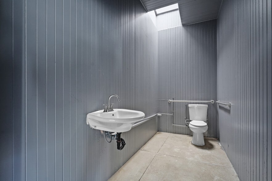 More Photos Of 3909-3917 E Anaheim St, Long Beach Storefront For Lease