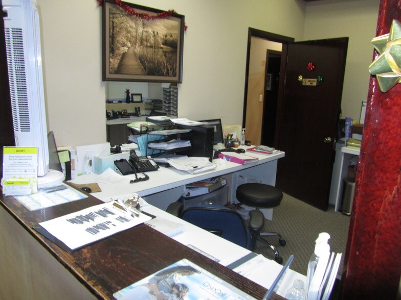 More Photos Of 1 Tiffany Pt, Bloomingdale Medical For Lease