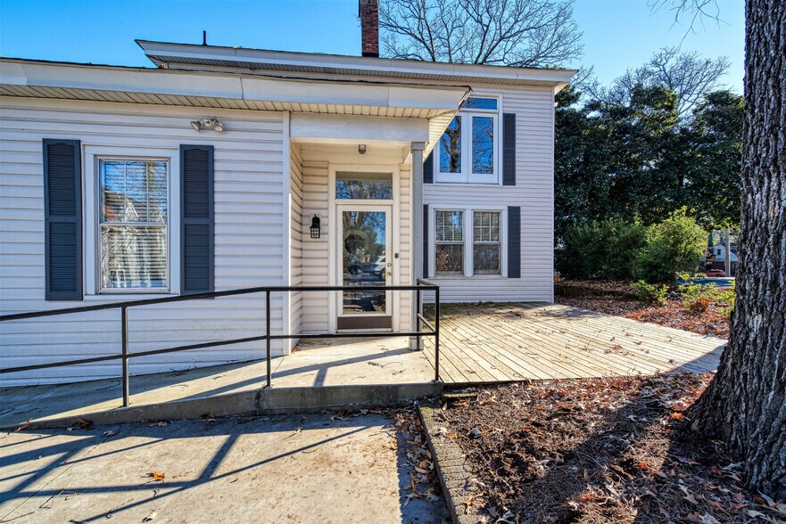 More Photos Of 1011 E Washington St, Greenville Office For Lease