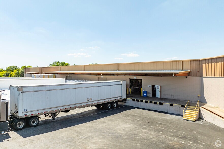 More Photos Of 101 Wayne Pl, Tampa Warehouse For Lease