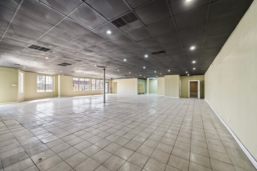 More Photos Of 1710 Highway 6, Houston Storefront For Lease