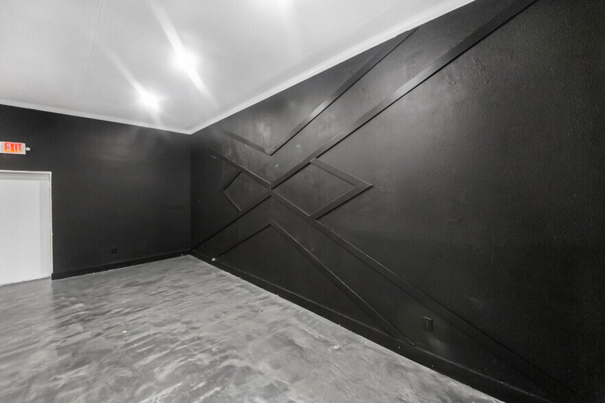 More Photos Of 4202 Canal St, Houston Freestanding For Lease