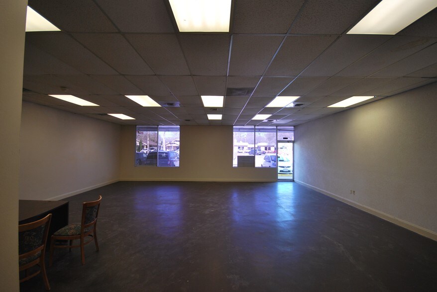 More Photos Of 1309-1317 W Main St, Waxahachie Freestanding For Lease
