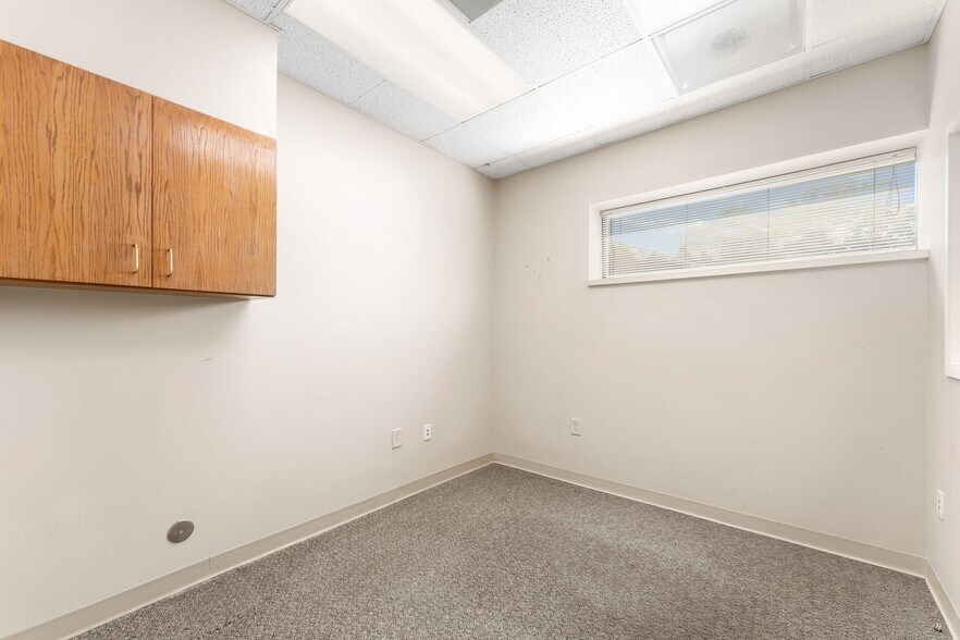 More Photos Of 642 Carpenter Ave, Mooresville Medical For Sale