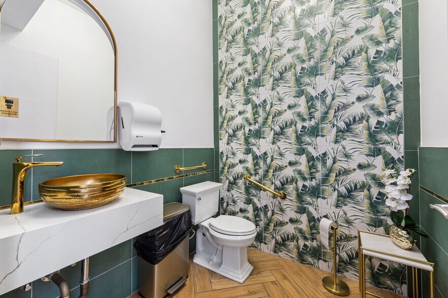 More Photos Of 1041 Flushing Ave, Brooklyn Restaurant For Sale