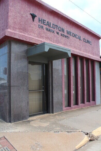 More Photos Of 628 4th St, Healdton Healthcare For Sale