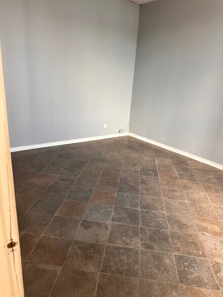 More Photos Of 1707 Sismet Rd, Mississauga Service For Lease