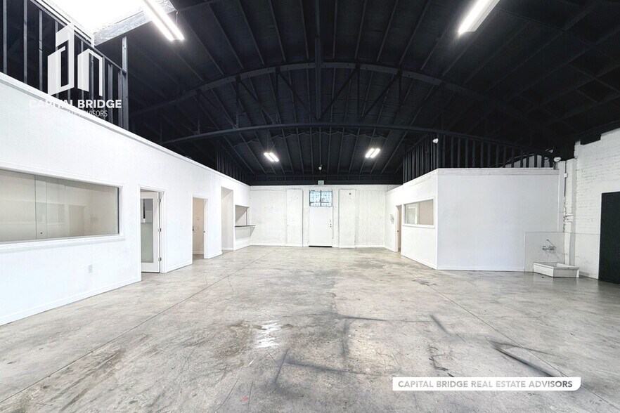 More Photos Of 6000 S Western Ave, Los Angeles Warehouse For Lease