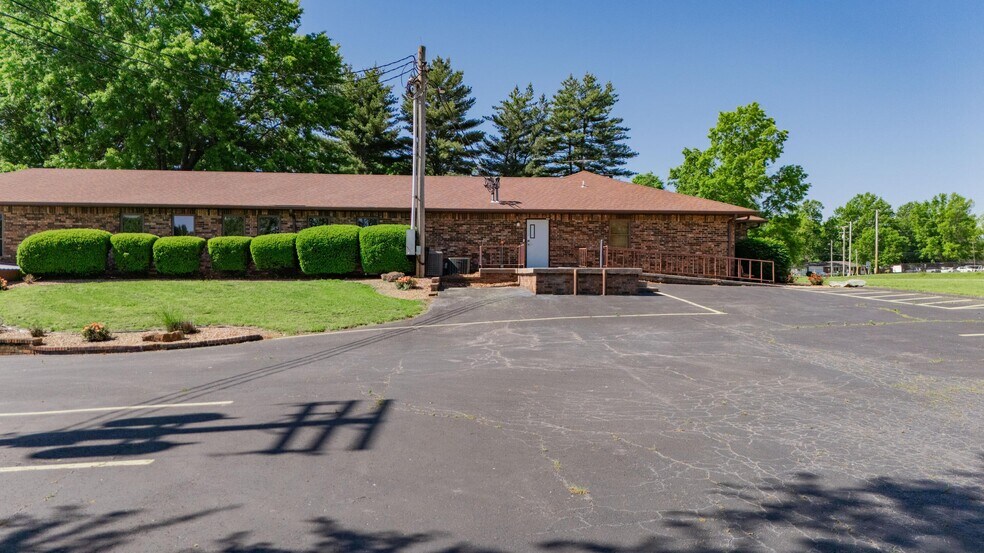 More Photos Of 807 N Briarwood Dr, Bolivar Assisted Living For Sale