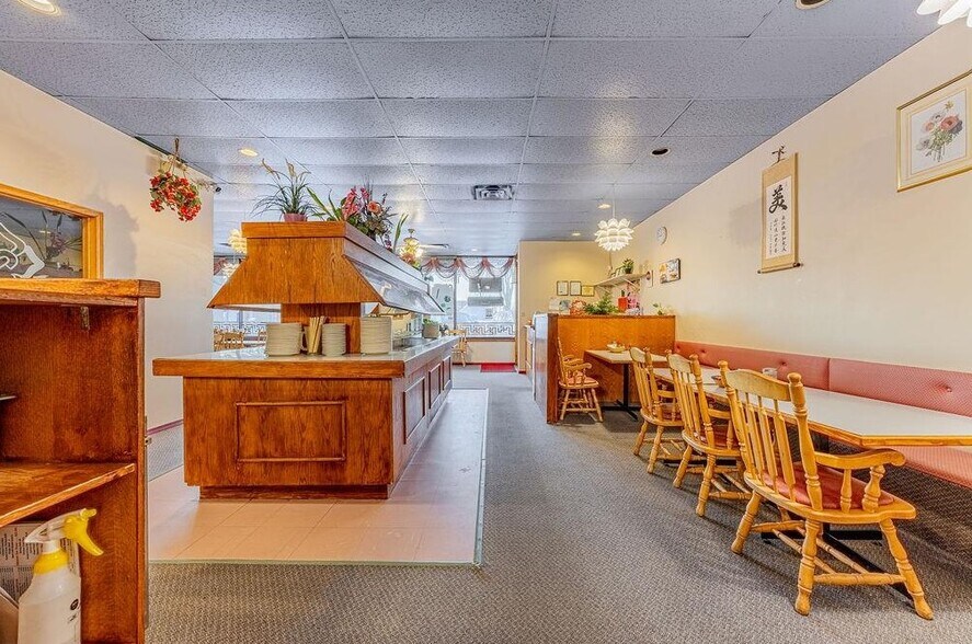 More Photos Of 34 Athabasca Av, Devon Storefront For Sale