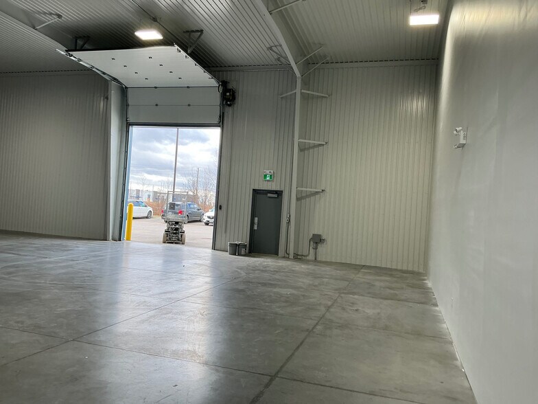 More Photos Of 9009 Twin Oaks Dr, Windsor Warehouse For Lease