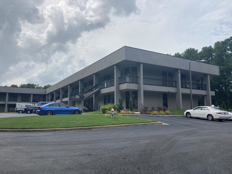 More Photos Of 5825 Glenridge Dr NE, Sandy Springs Unknown For Lease