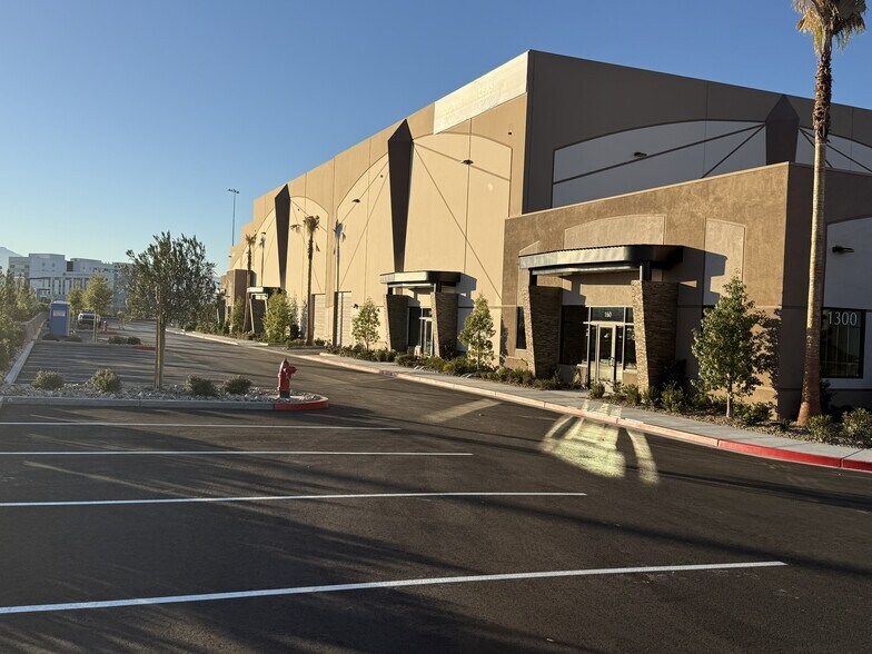 More Photos Of 1180 - 1300 JetStar Ave. Ave, Henderson Airplane Hangar For Lease