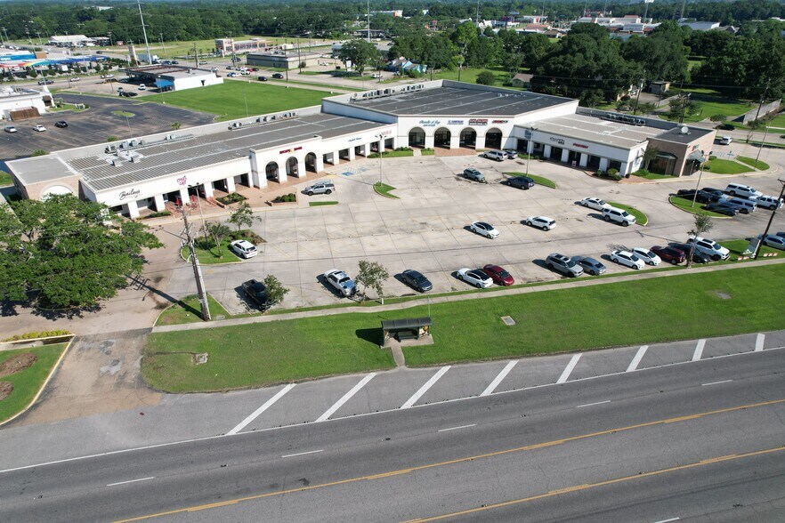More Photos Of 5520 Johnston St, Lafayette Unknown For Lease