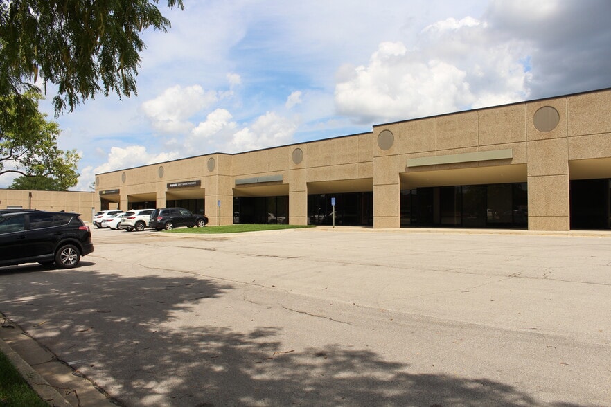 More Photos Of 14631-14651 W 95th St, Lenexa Unknown For Lease