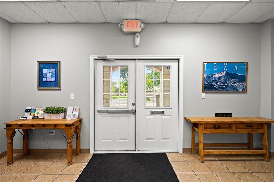 More Photos Of 800 W Highway 290, Dripping Springs Medical For Sale