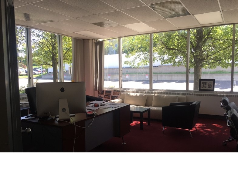 More Photos Of 76 Progress Dr, Stamford Research And Development For Lease