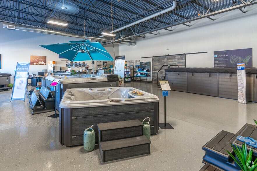 More Photos Of 500-520 N Westhill Blvd, Appleton Storefront Retail Office For Sale