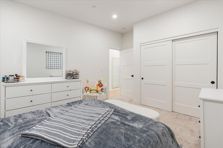 More Photos Of 520 Columbia St, Cathlamet Apartments For Sale