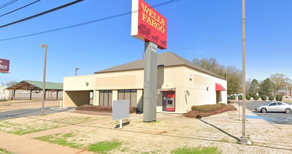Primary Photo Of 3949 Atlanta Hwy, Montgomery Bank For Lease
