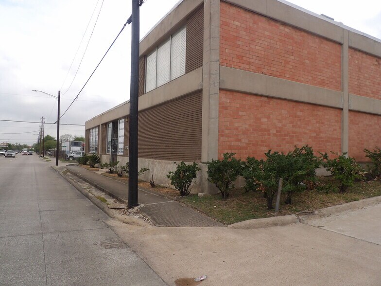 More Photos Of 1812 Wayside Dr, Houston Distribution For Lease